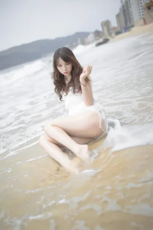 疯猫ss《眠海歌 海滩黄色》主题写真：29张全套美图