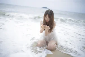 疯猫ss《眠海歌 海滩黄色》主题写真：29张全套美图