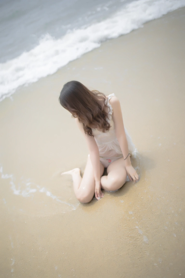 疯猫ss《眠海歌 海滩黄色》主题写真：29张全套美图