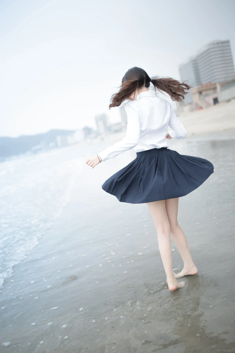 疯猫ss《眠海歌 海滩蓝色》主题写真：28张全套美图