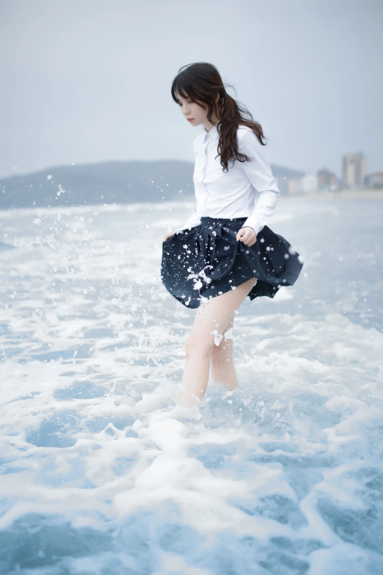 疯猫ss《眠海歌 海滩蓝色》主题写真：28张全套美图
