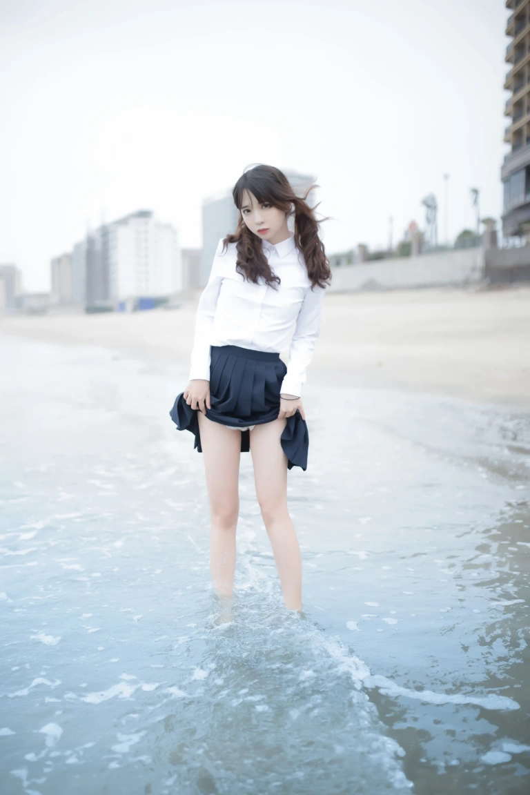 疯猫ss《眠海歌 海滩蓝色》主题写真：28张全套美图