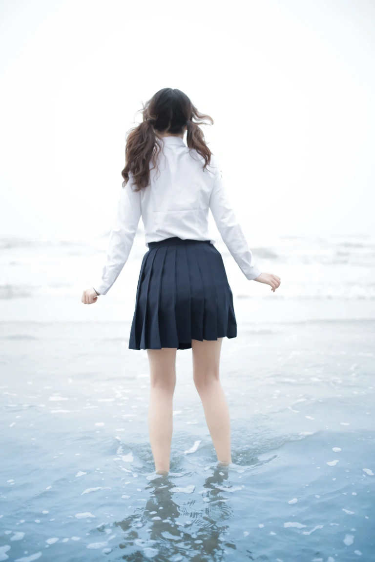 疯猫ss《眠海歌 海滩蓝色》主题写真：28张全套美图