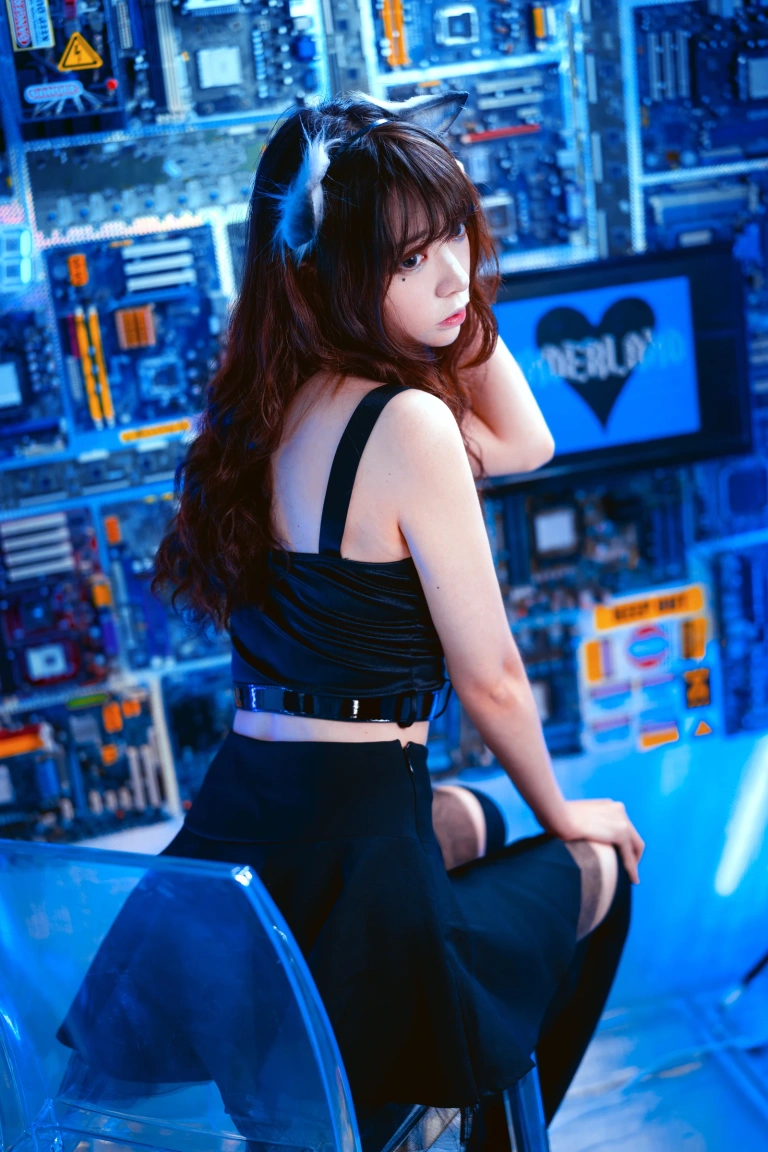 疯猫ss《魔女样双笙本 幻象蓝猫》主题写真：28张全套美图