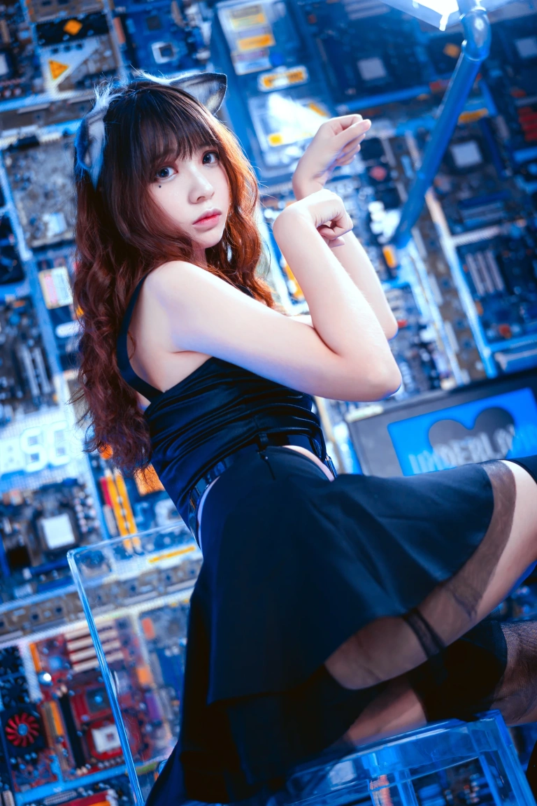 疯猫ss《魔女样双笙本 幻象蓝猫》主题写真：28张全套美图