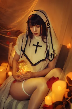 疯猫ss《魔女样双笙本 黄昏修女》主题写真：17张全套美图
