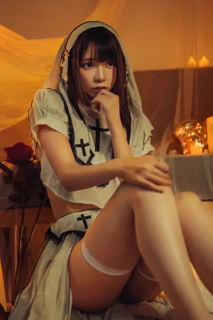 疯猫ss《魔女样双笙本 黄昏修女》主题写真：17张全套美图