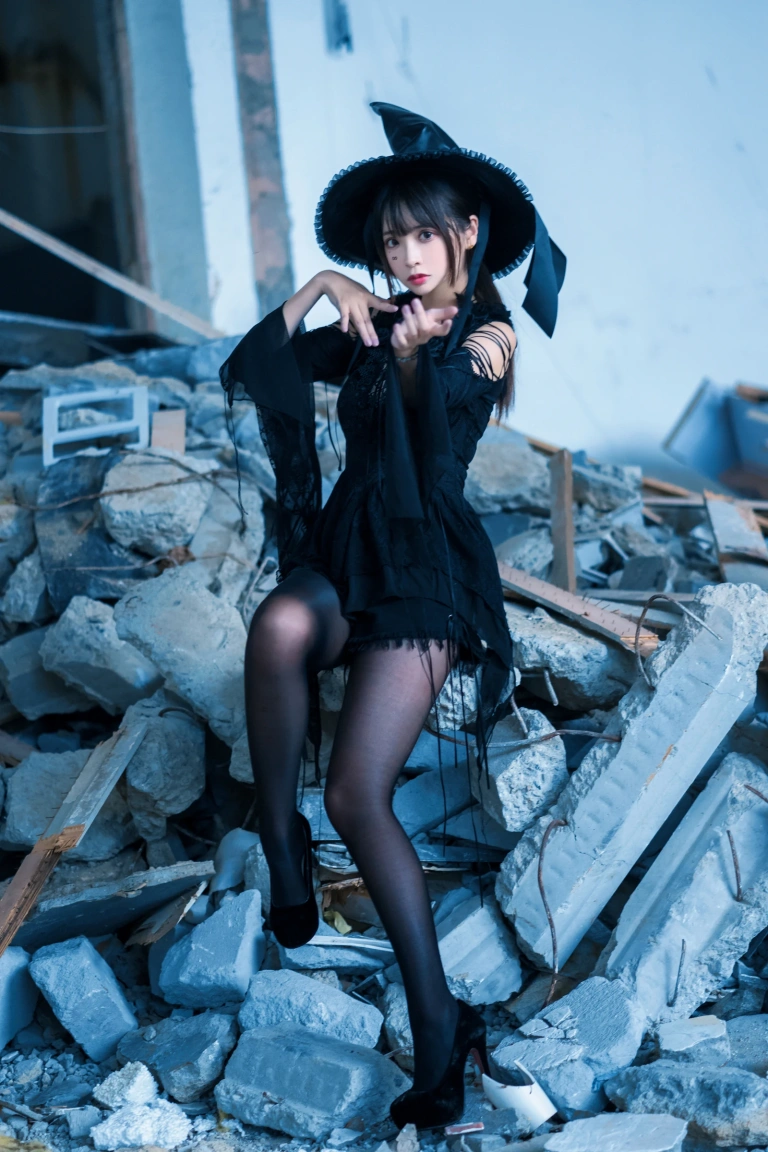 疯猫ss《魔女样双笙本 魔女》主题写真：27张全套美图