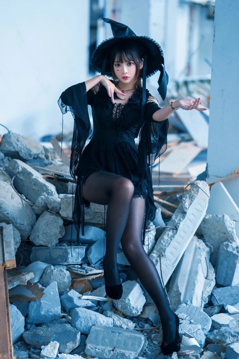 疯猫ss《魔女样双笙本 魔女》主题写真：27张全套美图