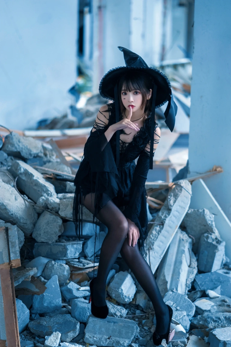 疯猫ss《魔女样双笙本 魔女》主题写真：27张全套美图