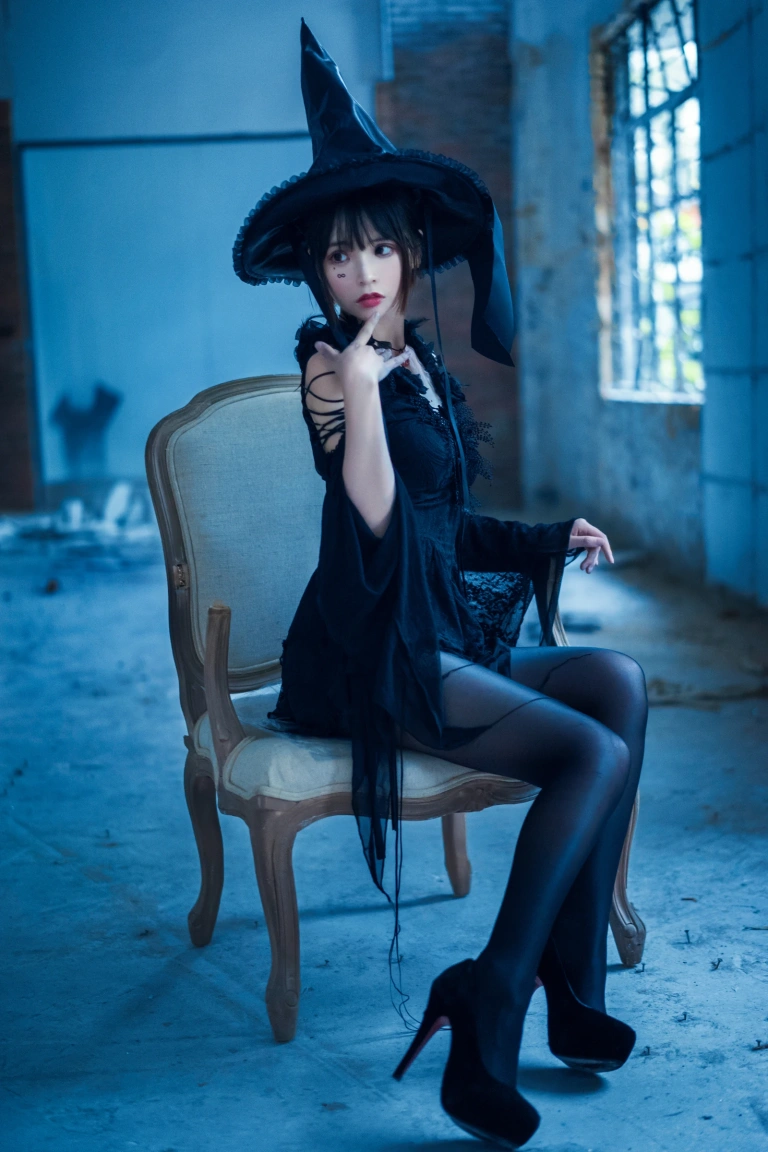 疯猫ss《魔女样双笙本 魔女》主题写真：27张全套美图