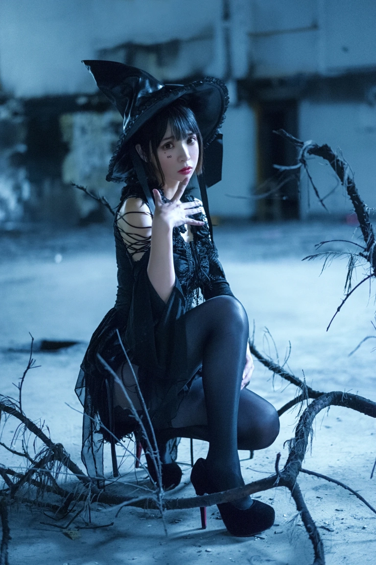 疯猫ss《魔女样双笙本 魔女》主题写真：27张全套美图