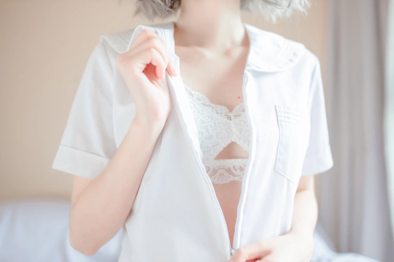 疯猫ss《思绪本 内衣》主题写真：27张全套美图