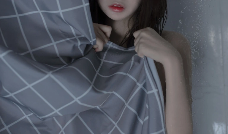 疯猫ss《思绪本 浴室》主题写真：30张全套美图