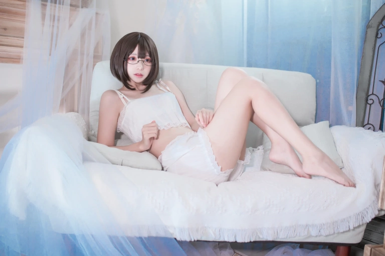 疯猫ss《眼镜娘》主题写真：30张全套美图