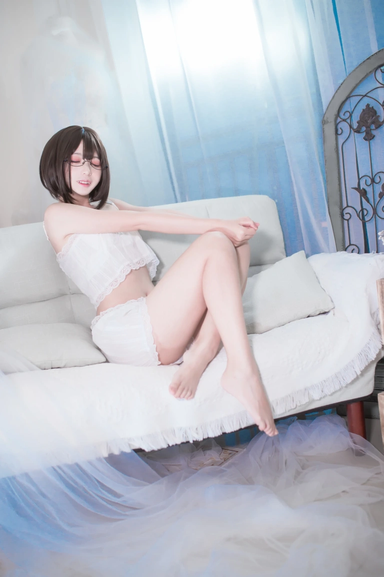 疯猫ss《眼镜娘》主题写真：30张全套美图
