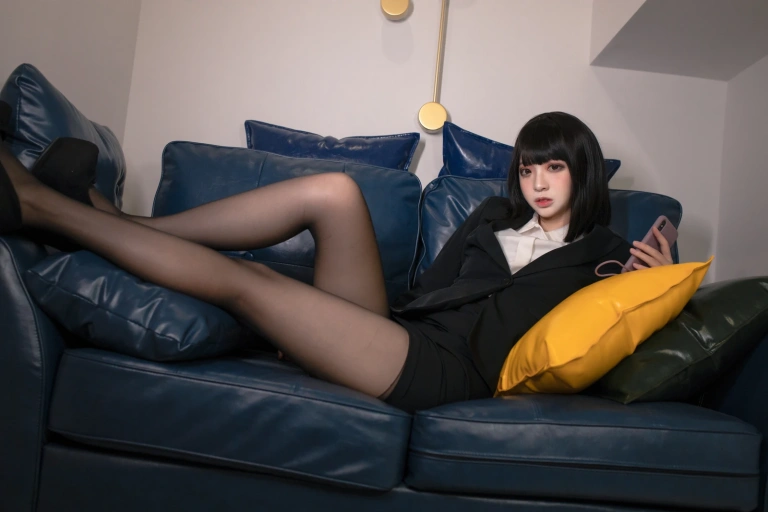 疯猫ss《OL真爱本子 制服OL》主题写真：30张全套美图