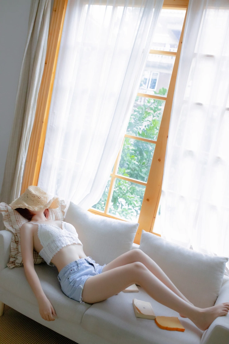 疯猫ss《草帽女孩 茶茶可爱风》主题写真：30张全套美图