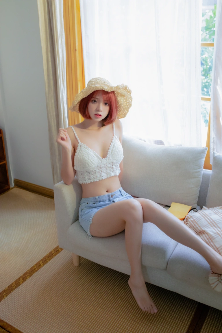 疯猫ss《草帽女孩 茶茶可爱风》主题写真：30张全套美图