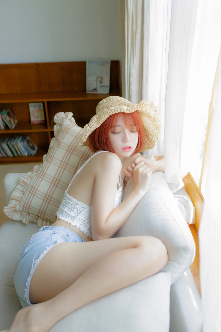 疯猫ss《草帽女孩 茶茶可爱风》主题写真：30张全套美图