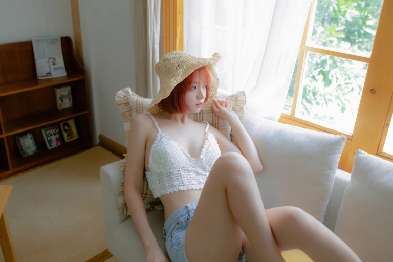 疯猫ss《草帽女孩 茶茶可爱风》主题写真：30张全套美图