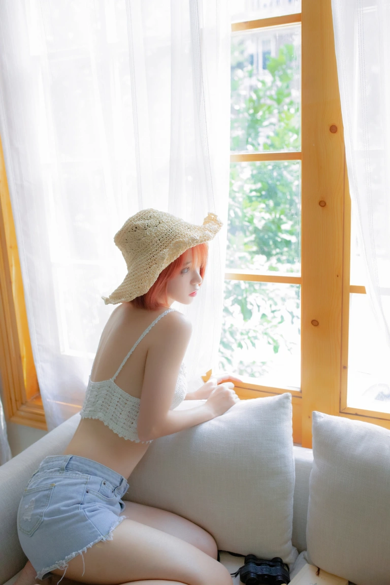 疯猫ss《草帽女孩 茶茶可爱风》主题写真：30张全套美图
