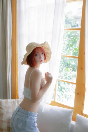 疯猫ss《草帽女孩 茶茶可爱风》主题写真：30张全套美图