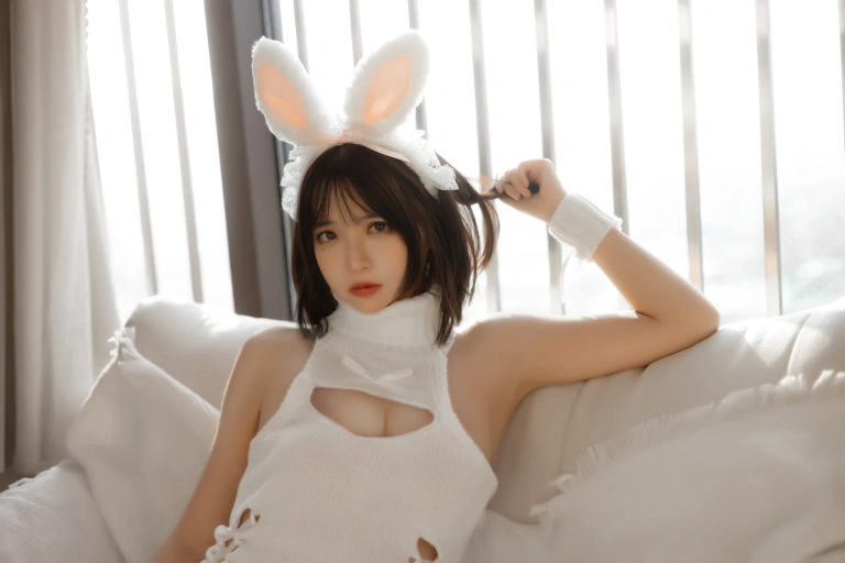 疯猫ss《白色毛衣》主题写真：49张全套美图