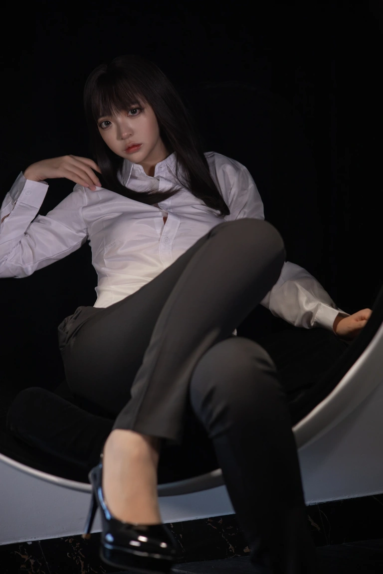 疯猫ss《职业OL》主题写真：40张全套美图