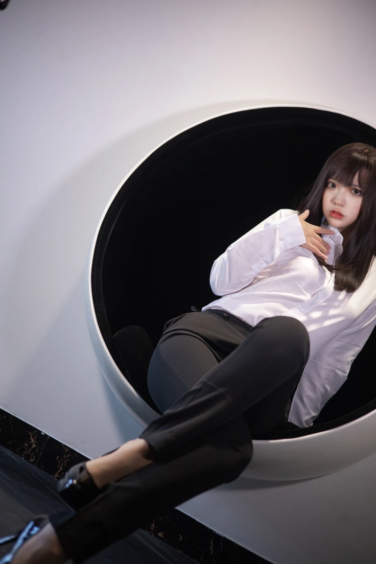 疯猫ss《职业OL》主题写真：40张全套美图
