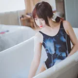 疯猫ss《浴缸》主题写真：33张全套美图