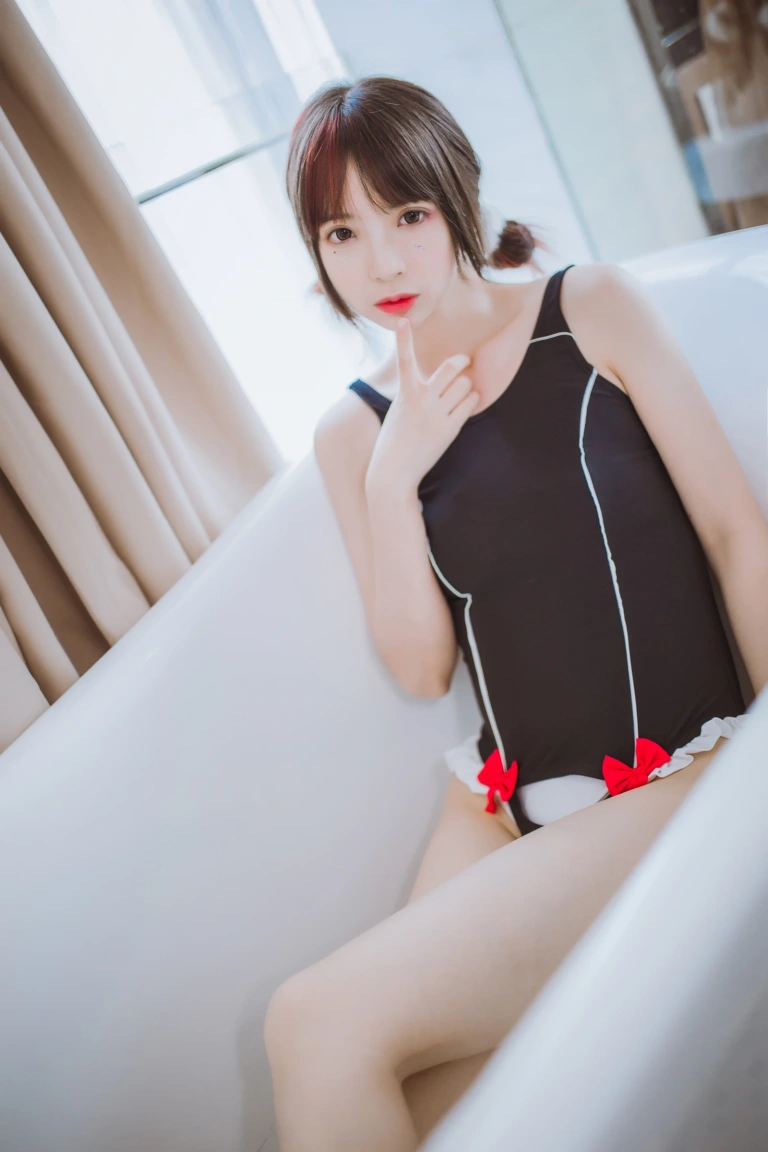 疯猫ss《浴缸》主题写真：33张全套美图