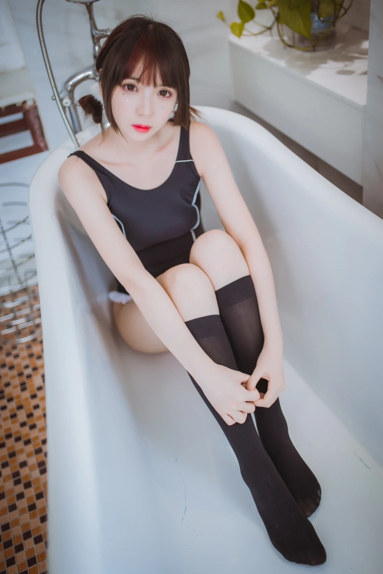 疯猫ss《浴缸》主题写真：33张全套美图