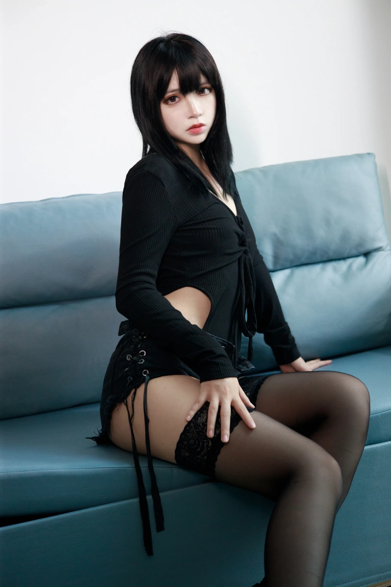 疯猫ss《黑毛衣短裤》主题写真：40张全套美图