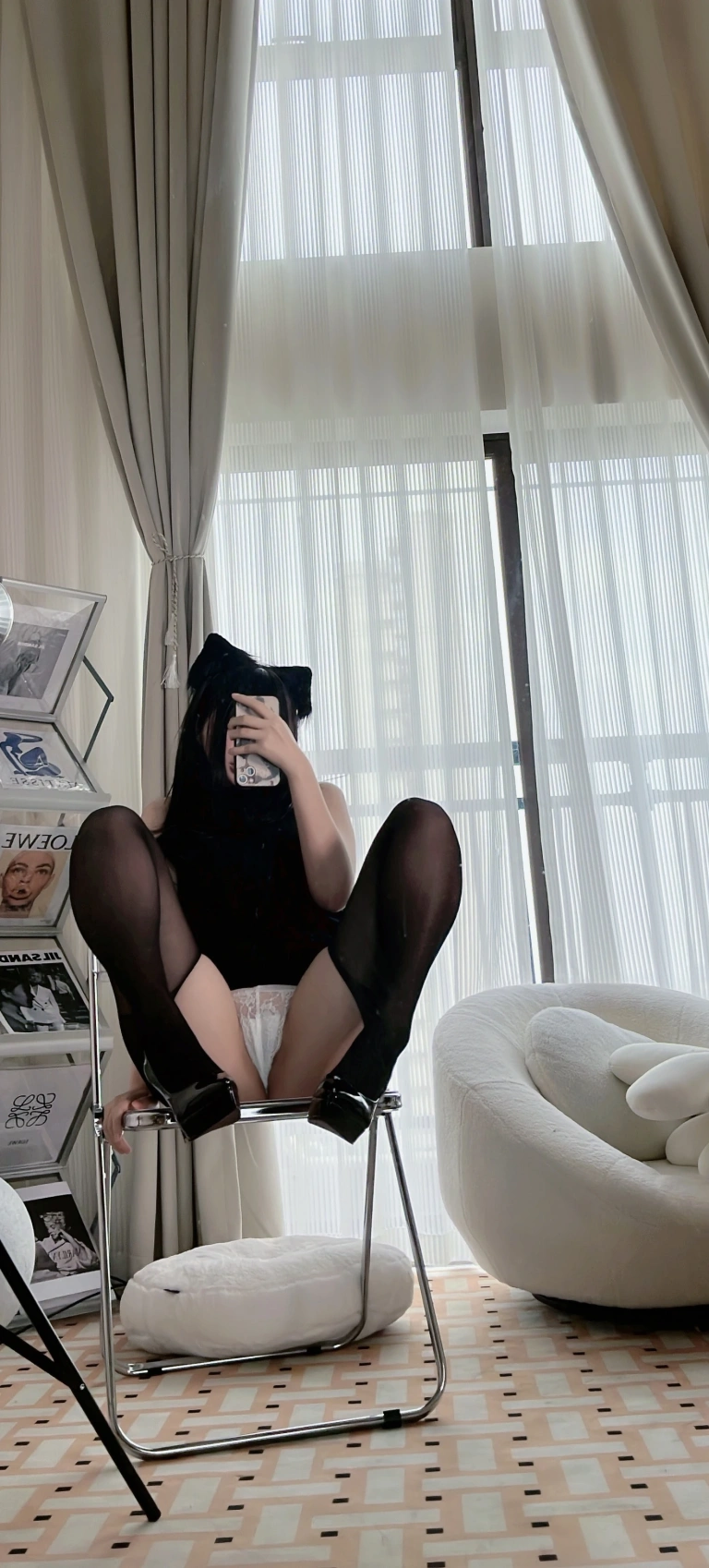 疯猫ss《2022新春生日本01 黑毛衣少女》主题写真：80张全套美图