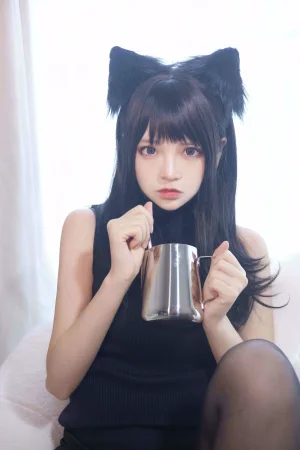 疯猫ss《2022新春生日本01 黑毛衣少女》主题写真：80张全套美图