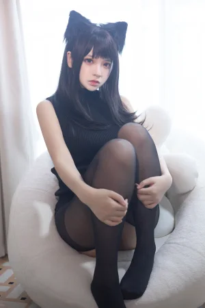 疯猫ss《2022新春生日本01 黑毛衣少女》主题写真：80张全套美图