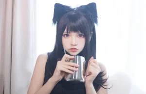 疯猫ss《2022新春生日本01 黑毛衣少女》主题写真：80张全套美图
