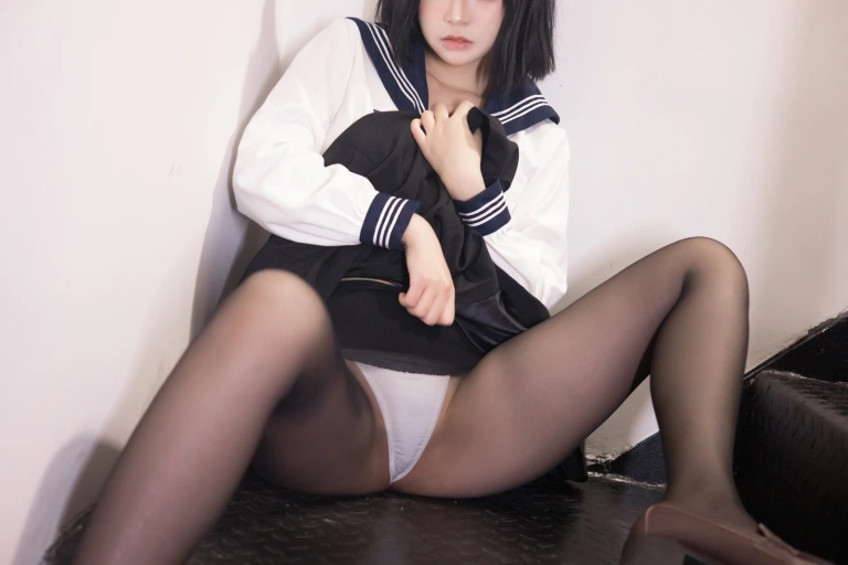 疯猫ss《2022新春生日本04 制服少女》主题写真：80张全套美图，含5个视频