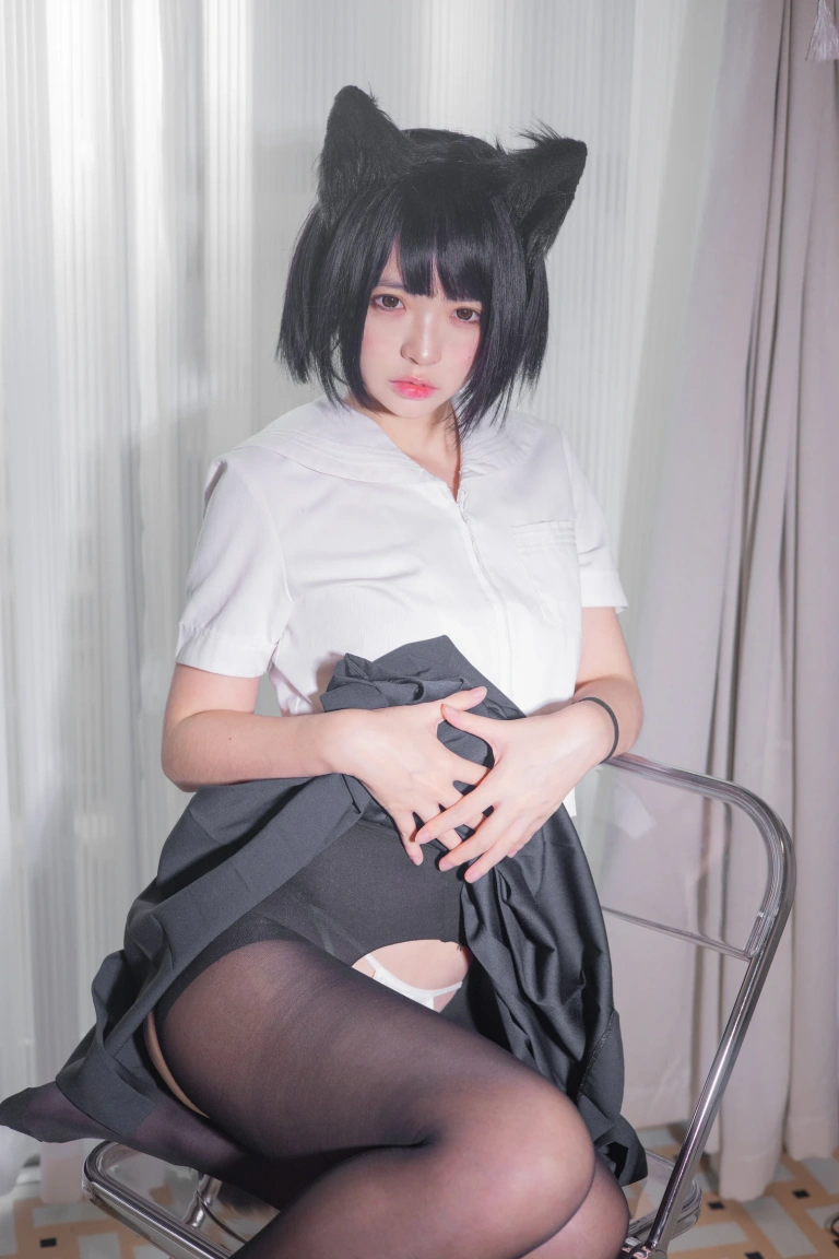 疯猫ss《2022 夏日限定B本 制服本》主题写真：20张全套美图，含1个视频