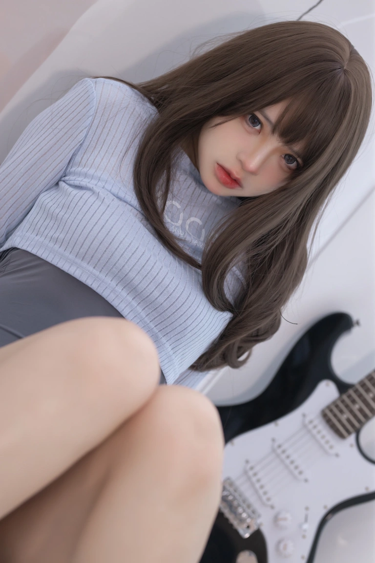 疯猫ss《2022 夏日限定A本 吉他妹妹 裙子》主题写真：20张全套美图