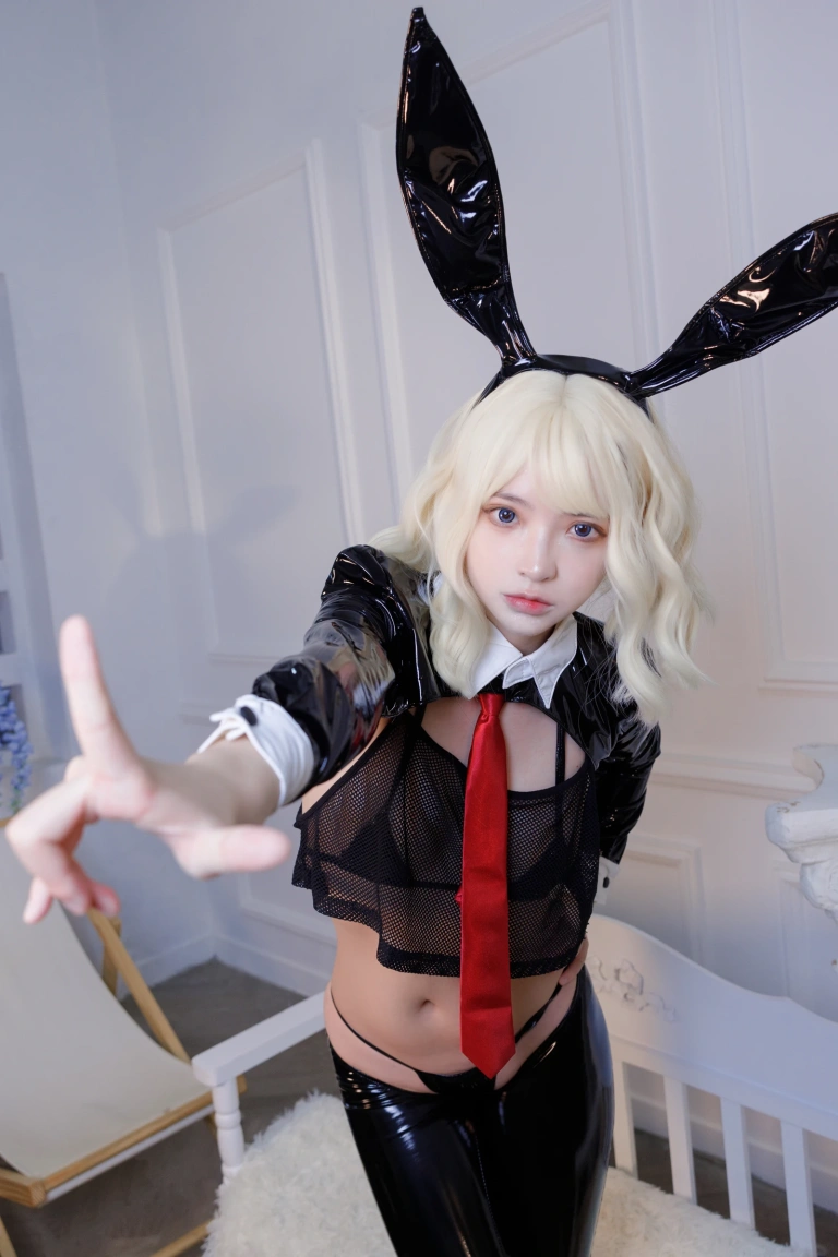 疯猫ss《珍藏版2 金发领结兔》主题写真：40张全套美图