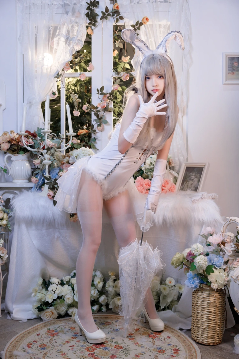 疯猫ss《珍藏版3 纯白绒绒兔》主题写真：40张全套美图，含2个视频