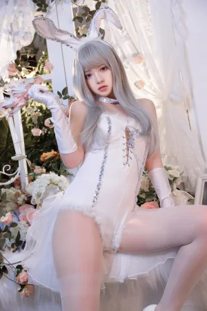 疯猫ss《珍藏版3 纯白绒绒兔》主题写真：40张全套美图，含2个视频