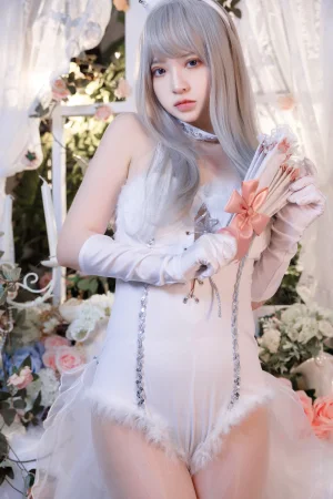 疯猫ss《珍藏版3 纯白绒绒兔》主题写真：40张全套美图，含2个视频