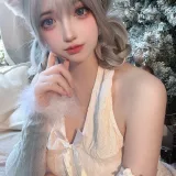 疯猫ss《2023圣诞特典＆白色毛衣》主题写真：98张全套美图，含1个视频
