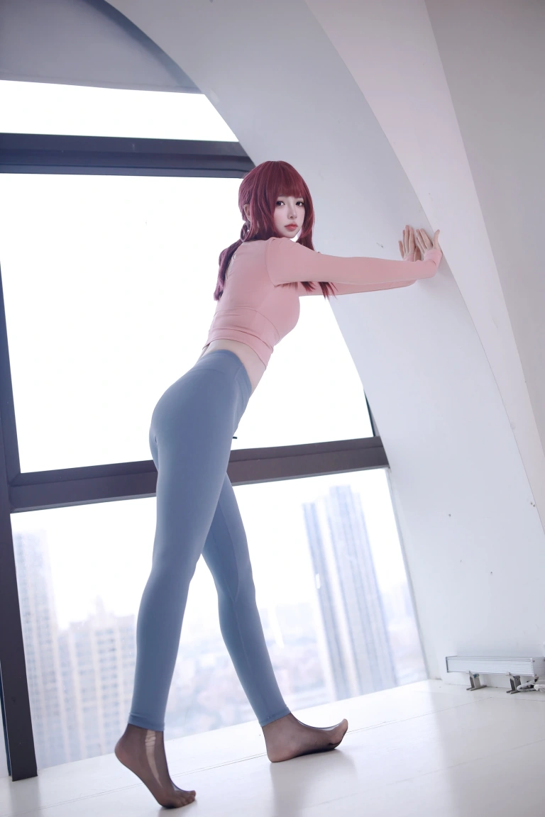 疯猫ss《2024年02月fantia订阅 瑜伽服 卡芙卡》主题写真：58张全套美图