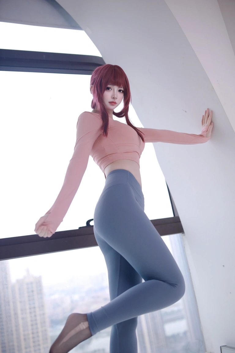 疯猫ss《2024年02月fantia订阅 瑜伽服 卡芙卡》主题写真：58张全套美图