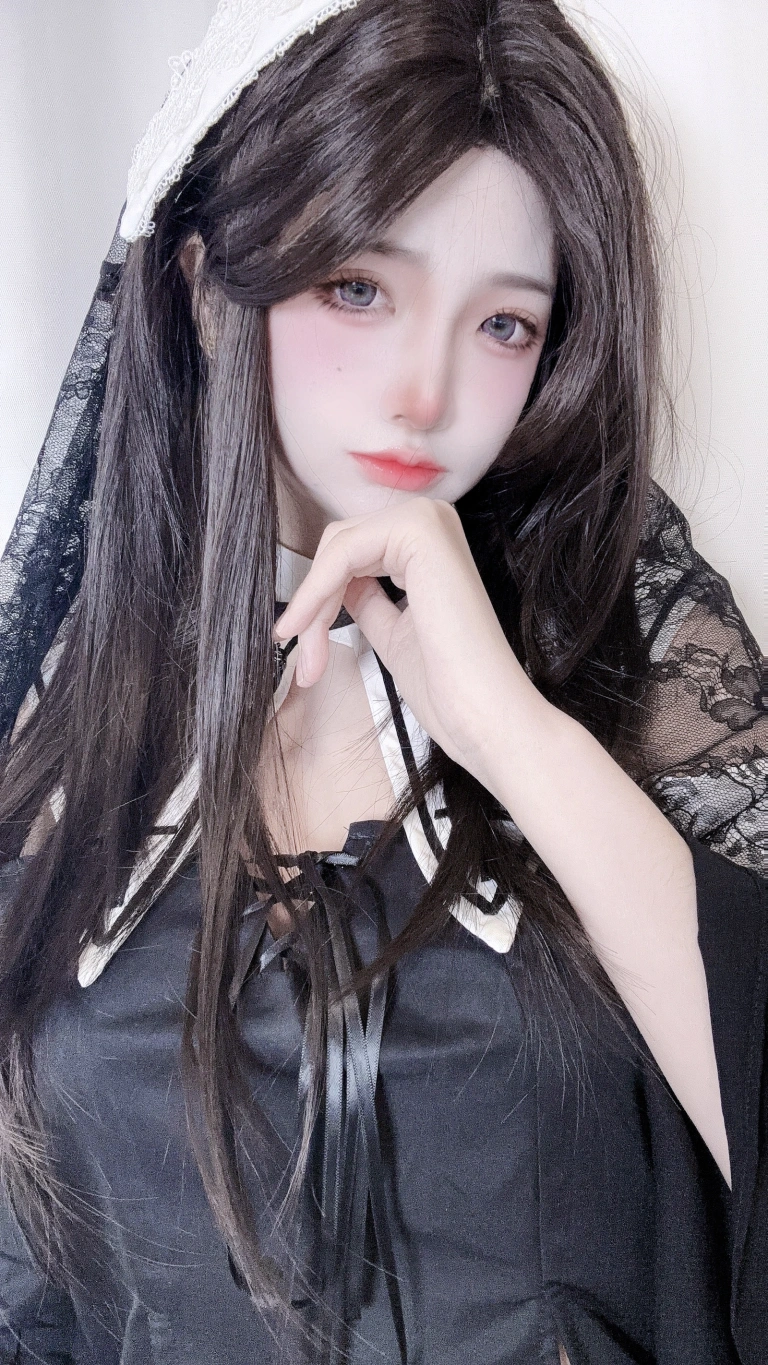 疯猫ss《修女自拍》主题写真：21张全套美图