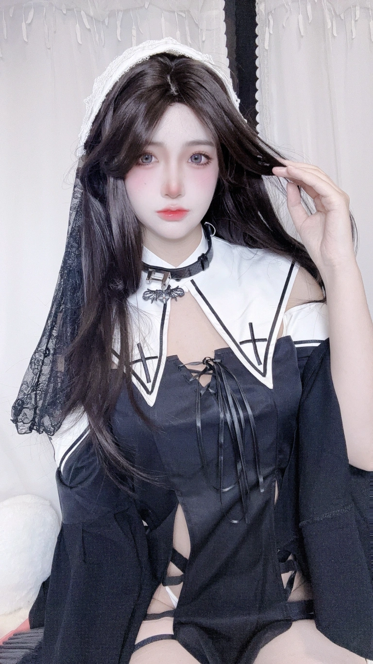 疯猫ss《修女自拍》主题写真：21张全套美图